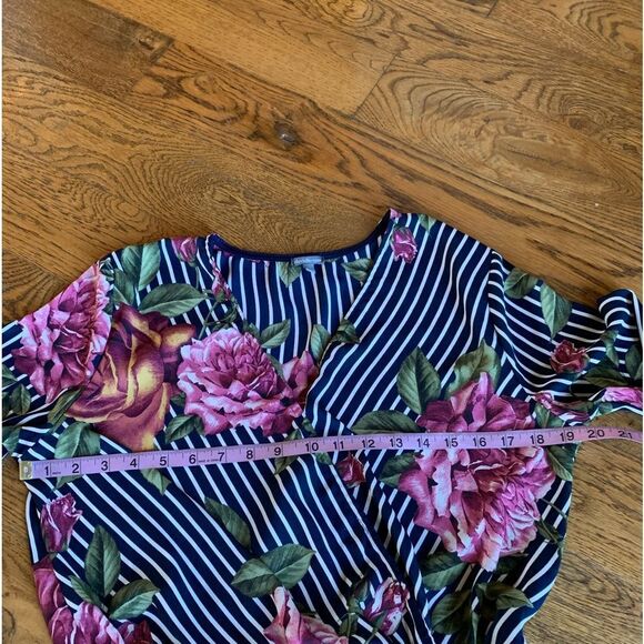 Charlotte Russe Cropped‎ Top Strips and Floral Print - Picture 9 of 15